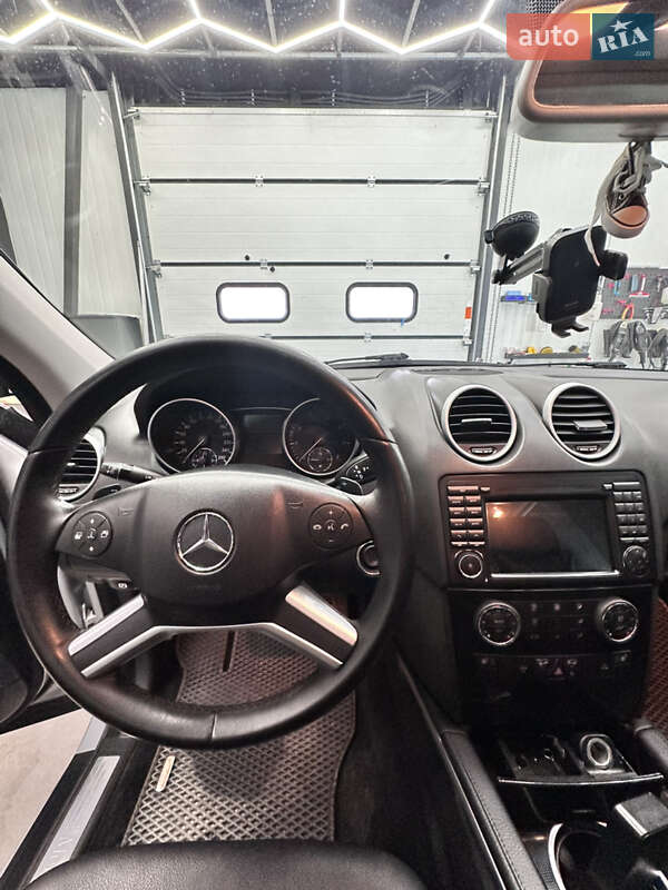 Mercedes-Benz M-Class 2009