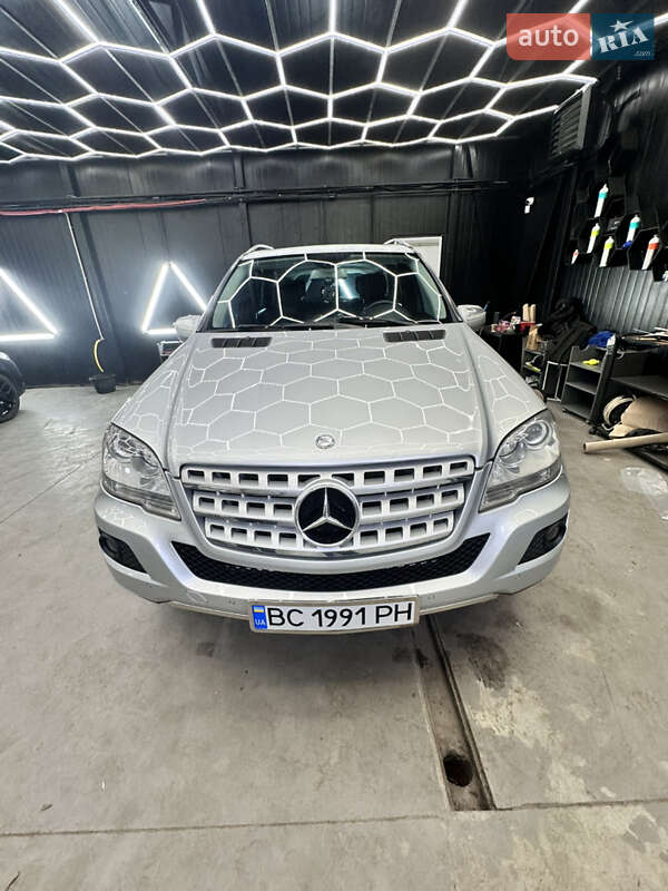 Mercedes-Benz M-Class 2009