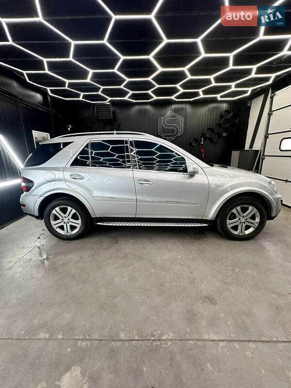 Mercedes-Benz M-Class 2009