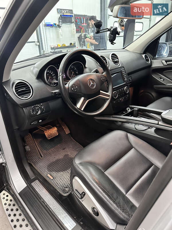 Mercedes-Benz M-Class 2009