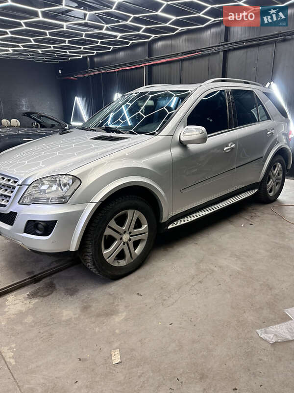 Mercedes-Benz M-Class 2009