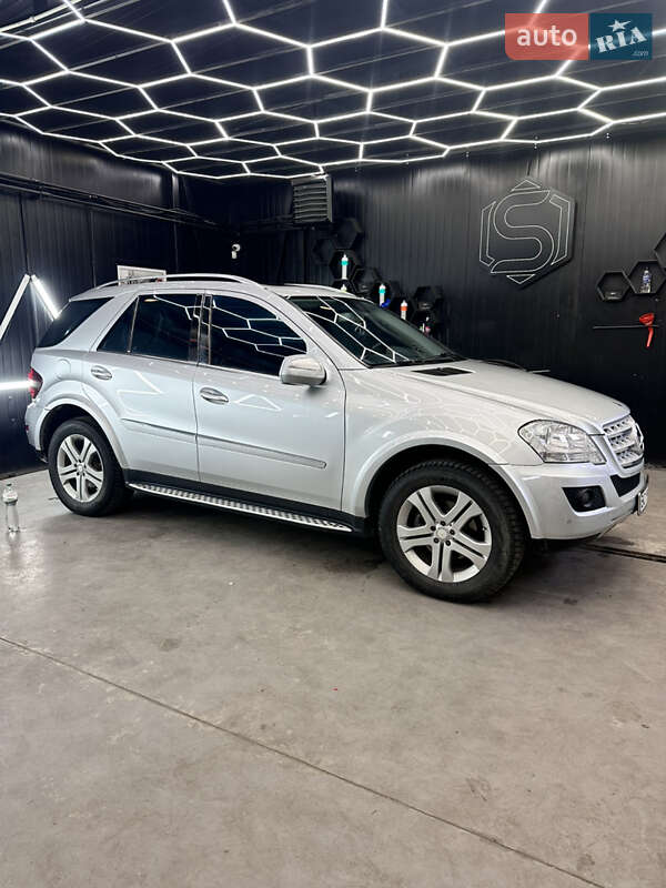 Mercedes-Benz M-Class 2009