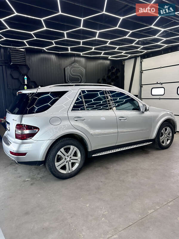 Mercedes-Benz M-Class 2009