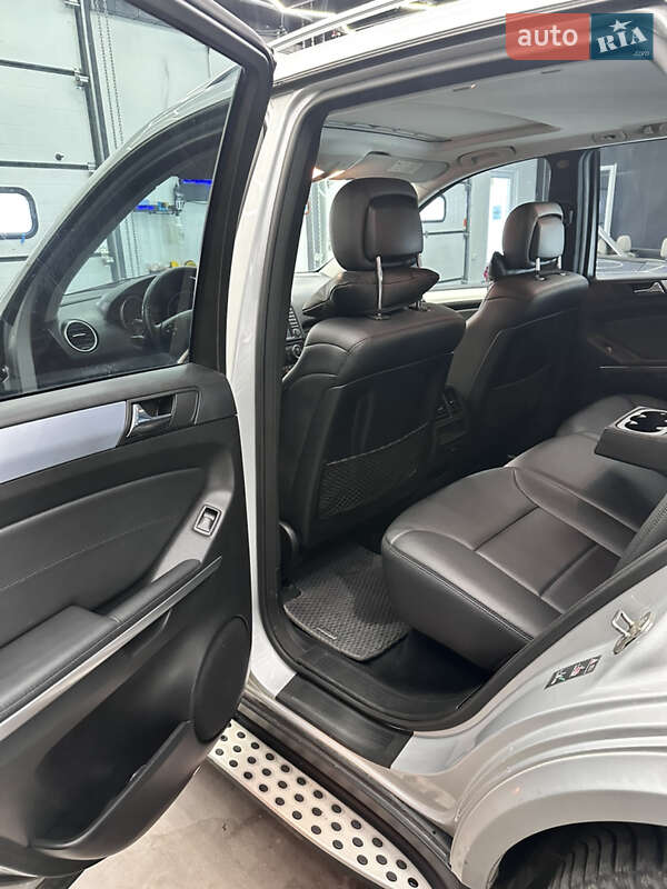 Mercedes-Benz M-Class 2009