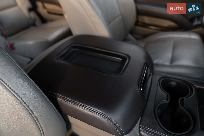 Chevrolet Suburban 2015