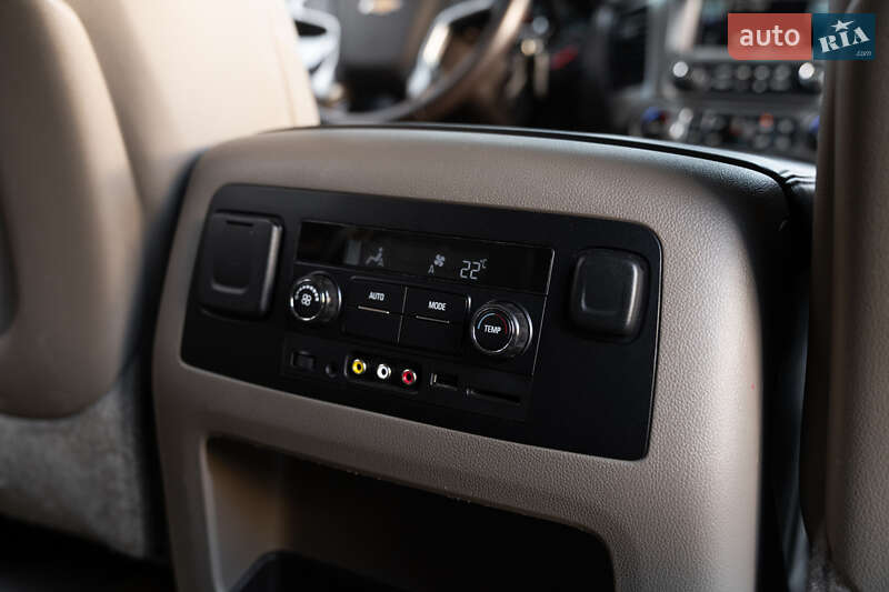 Chevrolet Suburban 2015