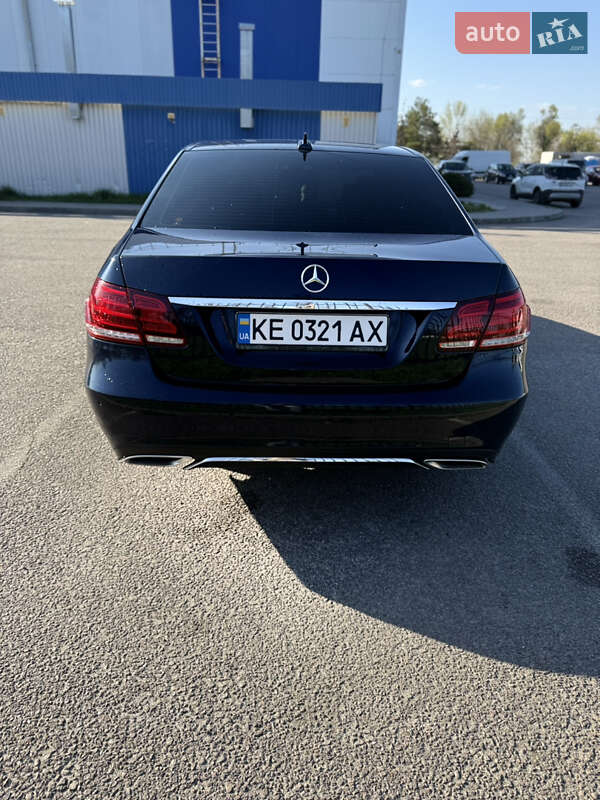 Mercedes-Benz-12