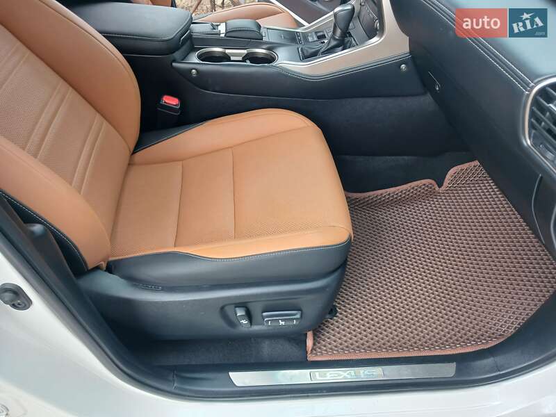 Lexus-16