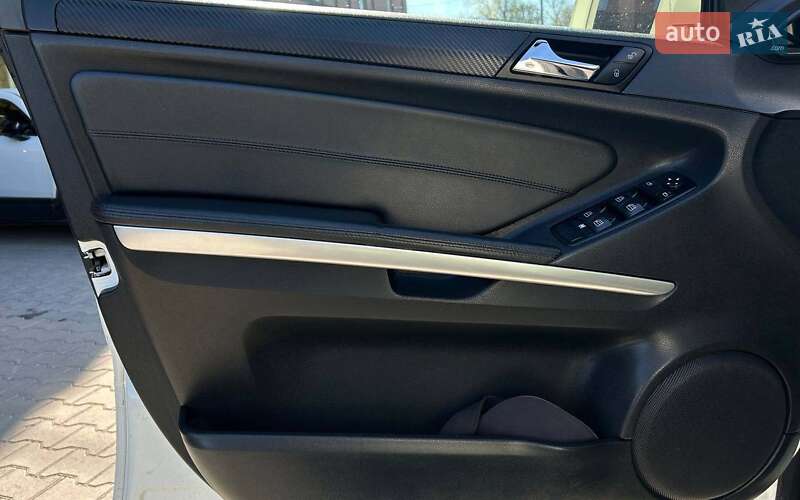 Mercedes-Benz M-Class 2010