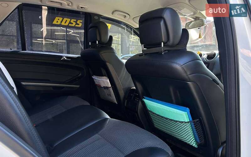 Mercedes-Benz M-Class 2010