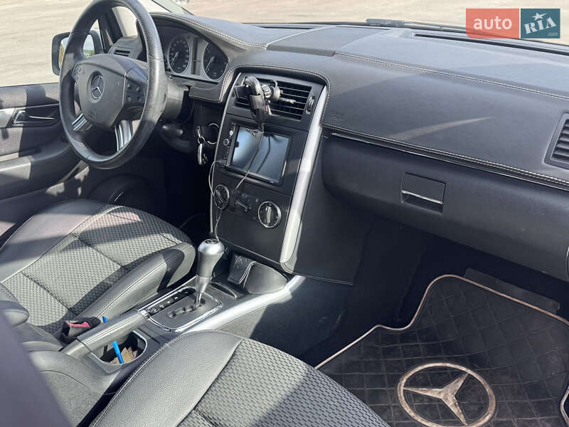 Mercedes-Benz-8