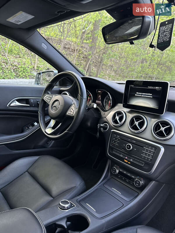 Mercedes-Benz-22