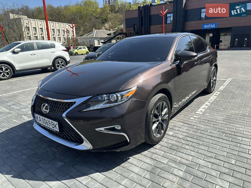 Lexus-37