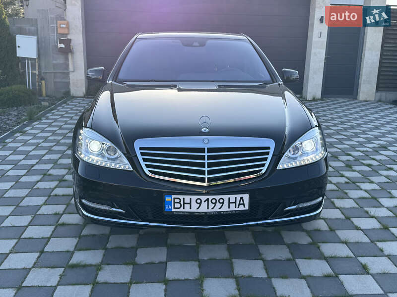Mercedes-Benz-22
