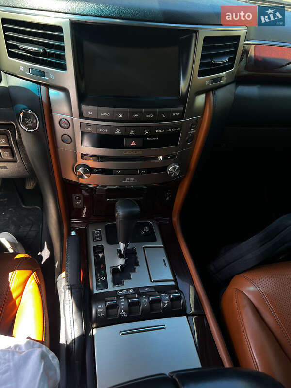 Lexus LX 2014