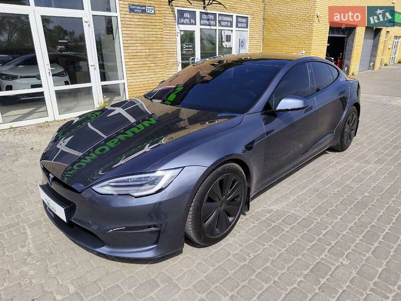 Tesla-0