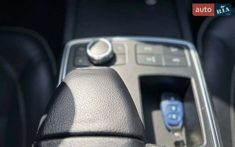 Mercedes-Benz M-Class 2012