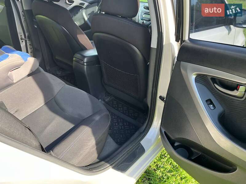 Hyundai Elantra 2013