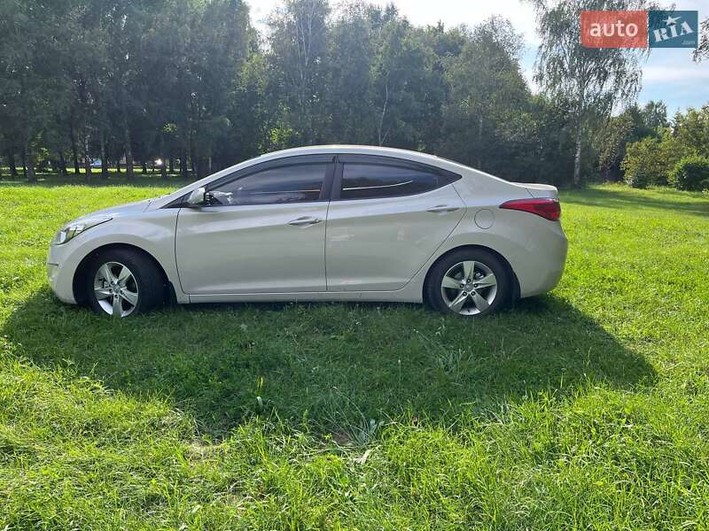 Hyundai Elantra 2013