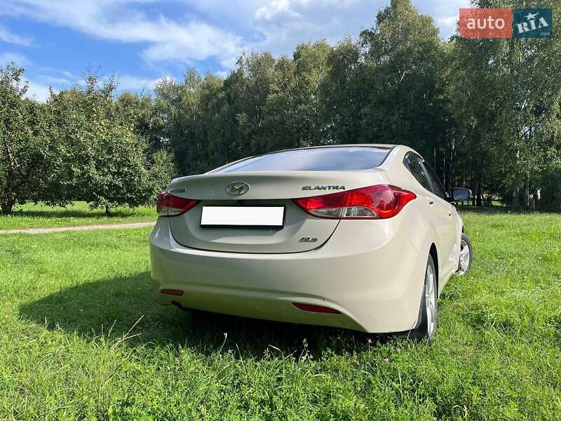 Hyundai Elantra 2013