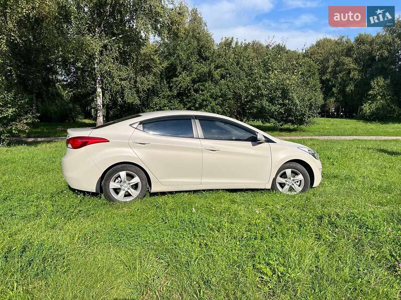 Hyundai Elantra 2013