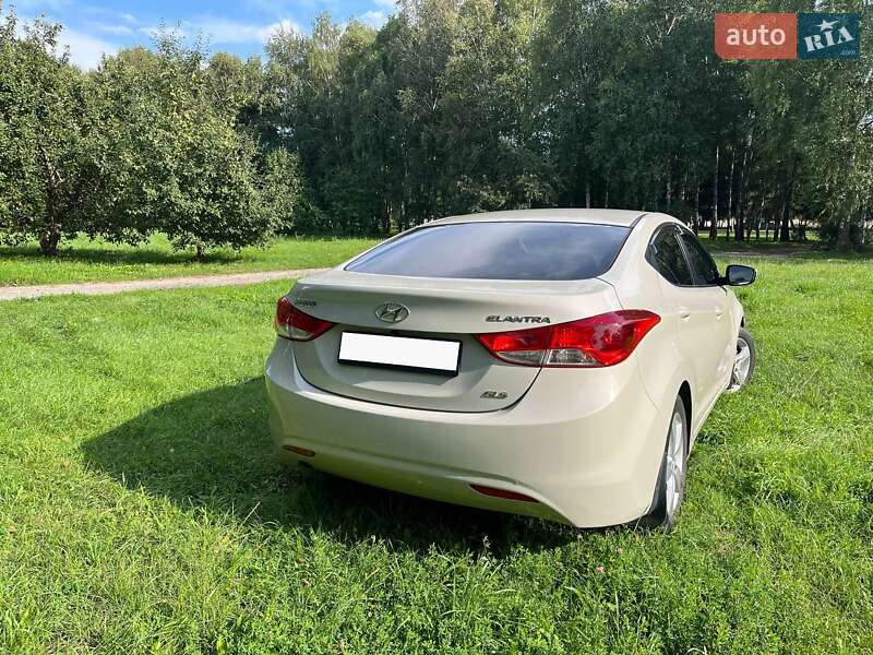 Hyundai Elantra 2013