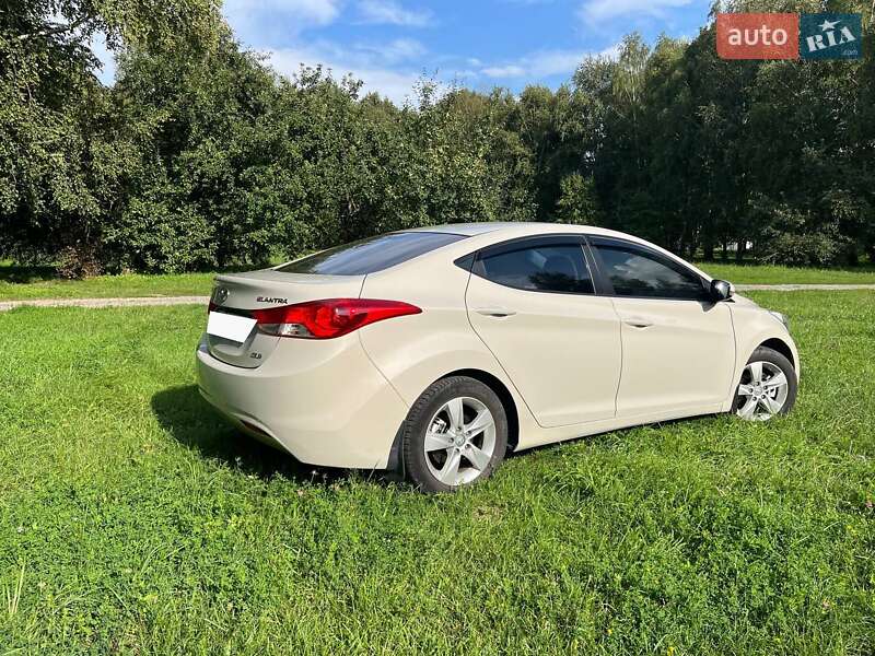 Hyundai Elantra 2013