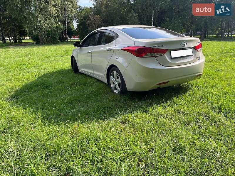 Hyundai Elantra 2013