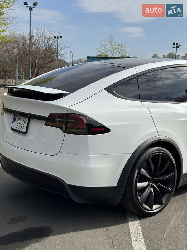 Tesla Model X 2023