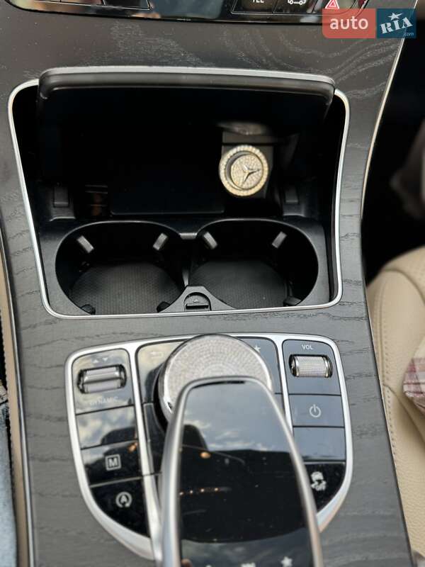 Mercedes-Benz-17