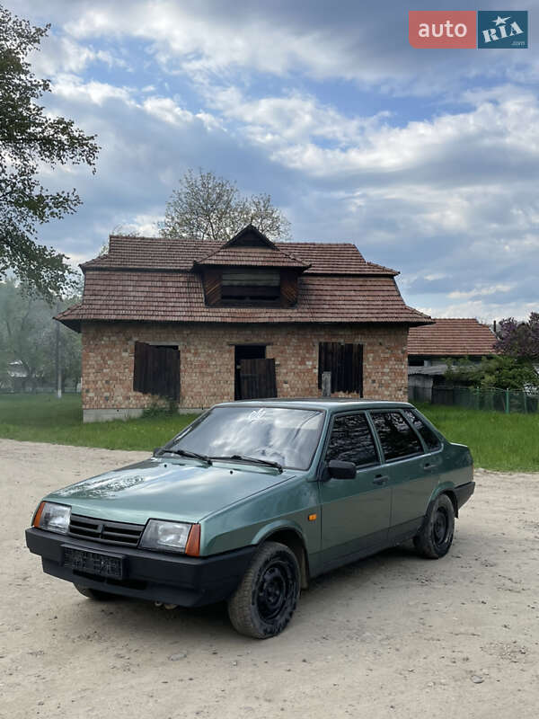 ВАЗ / Lada-4