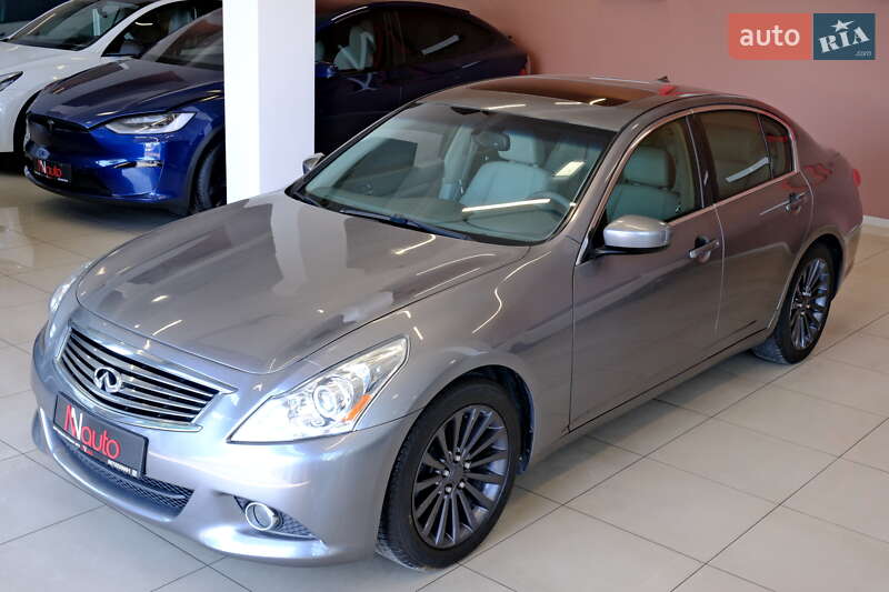 Infiniti G25 2011