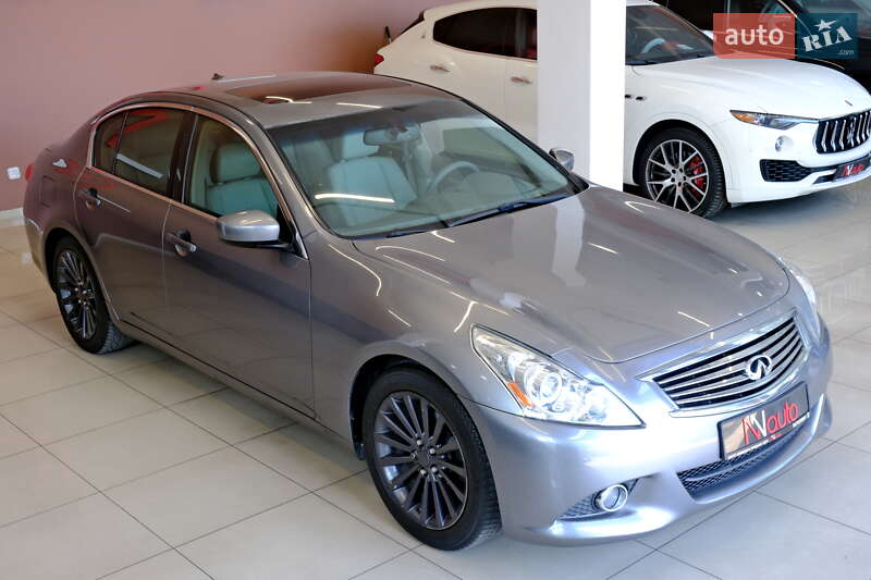 Infiniti G25 2011