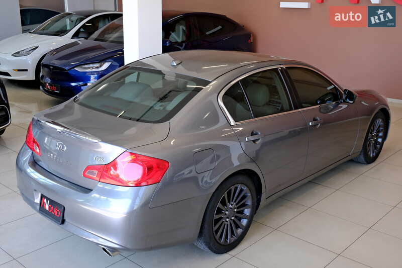 Infiniti G25 2011