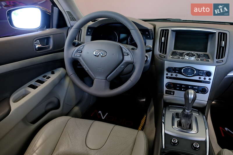 Infiniti G25 2011