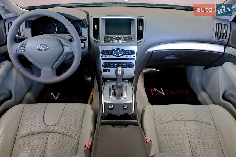 Infiniti G25 2011