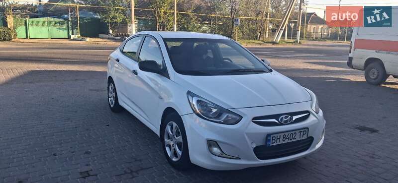 Hyundai Accent 2012