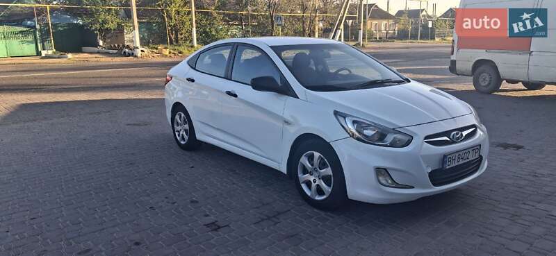 Hyundai Accent 2012