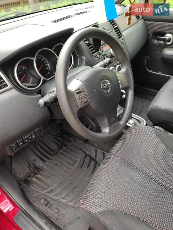 Nissan-35