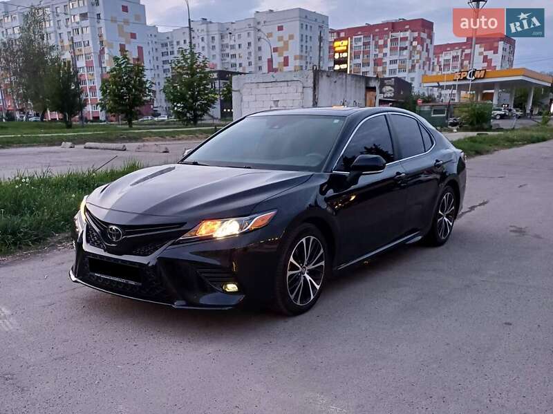 Toyota Camry 2019