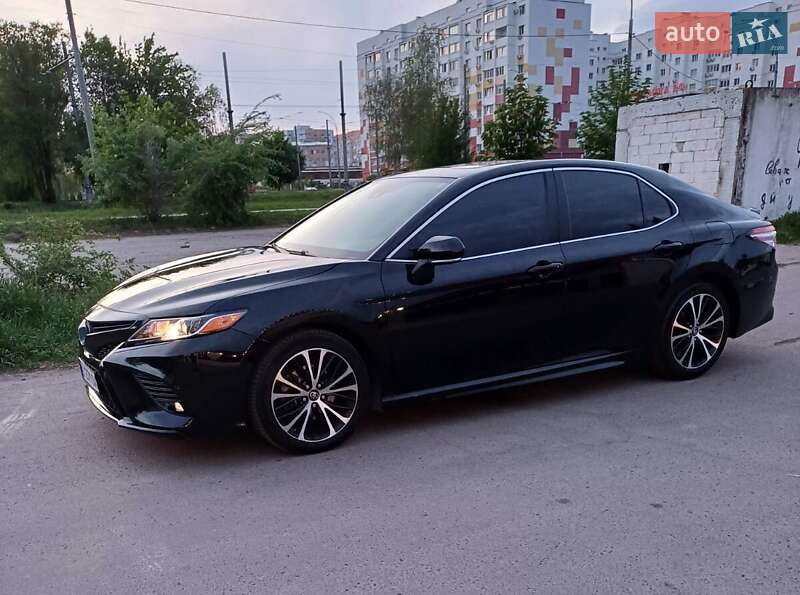 Toyota Camry 2019
