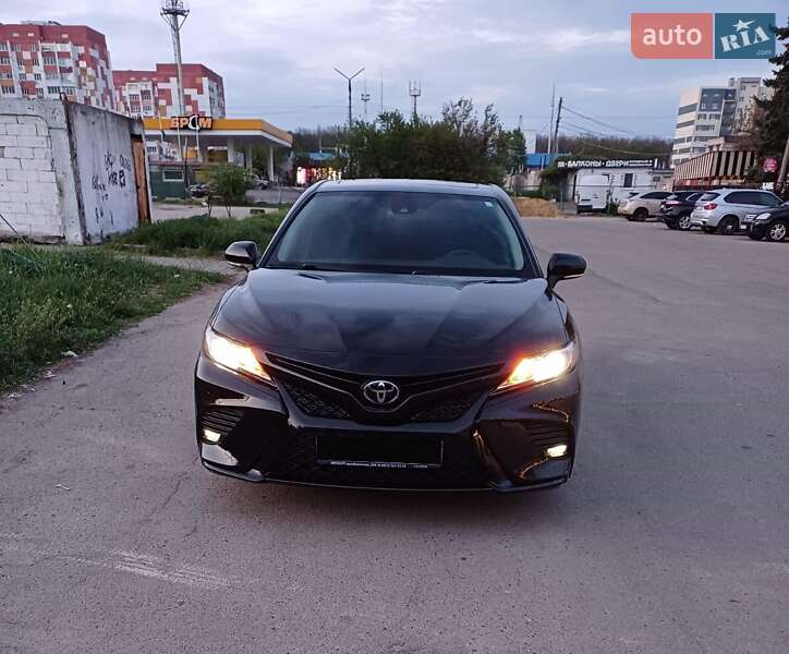 Toyota Camry 2019