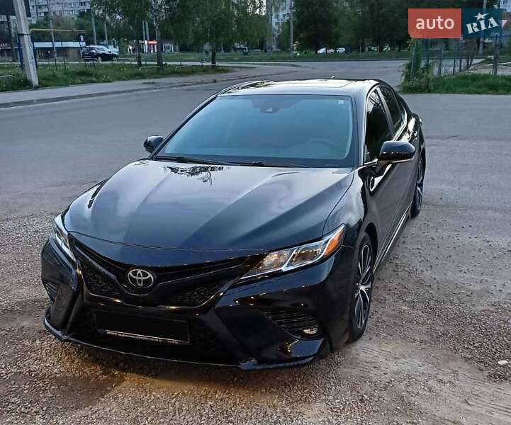 Toyota Camry 2019