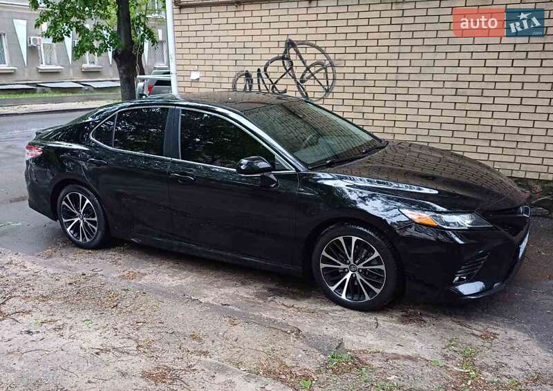 Toyota Camry 2019