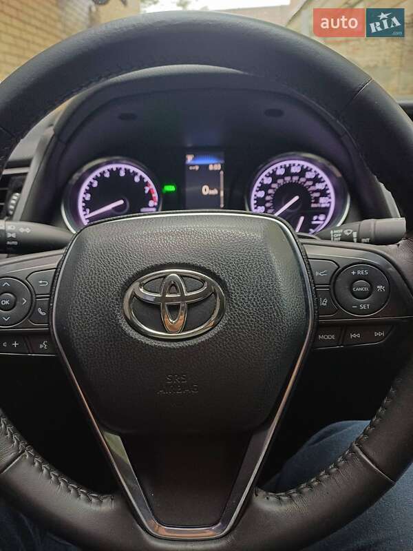 Toyota Camry 2019