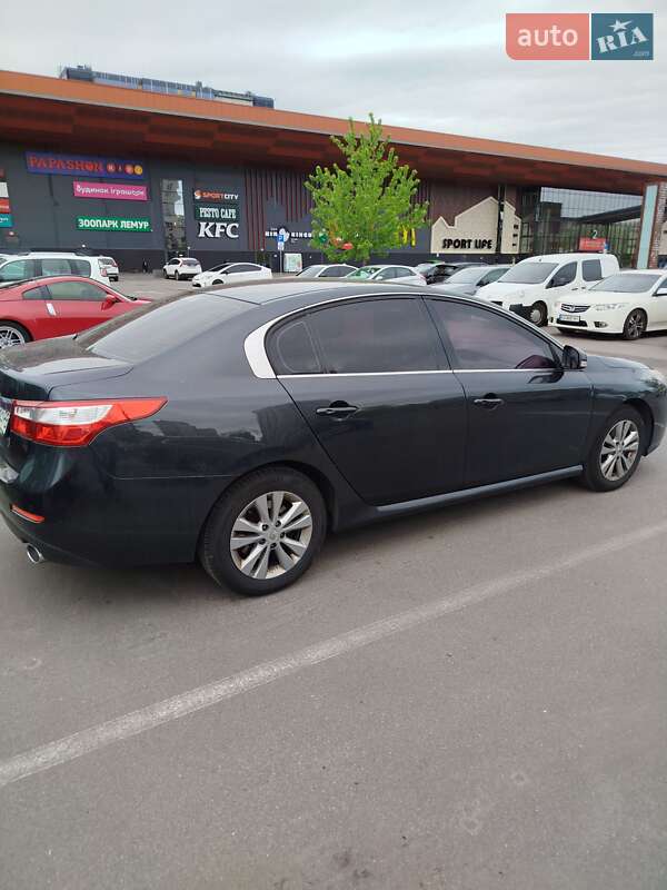 Renault Latitude 2012