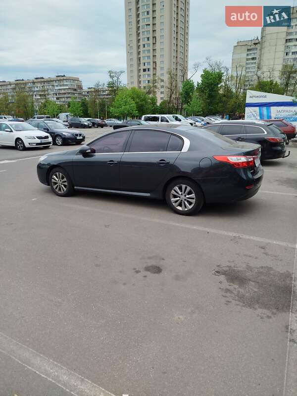 Renault Latitude 2012