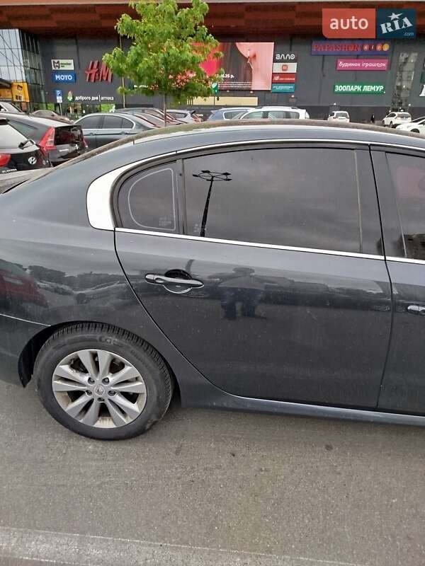 Renault Latitude 2012