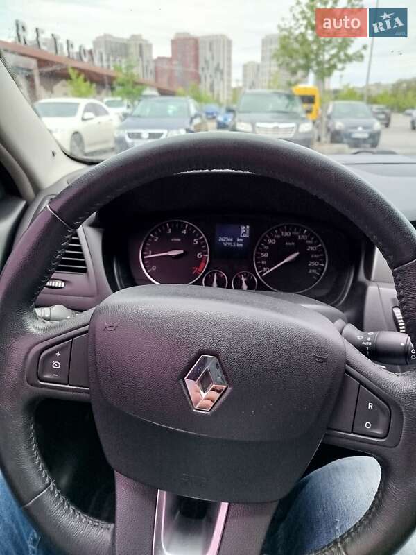 Renault Latitude 2012