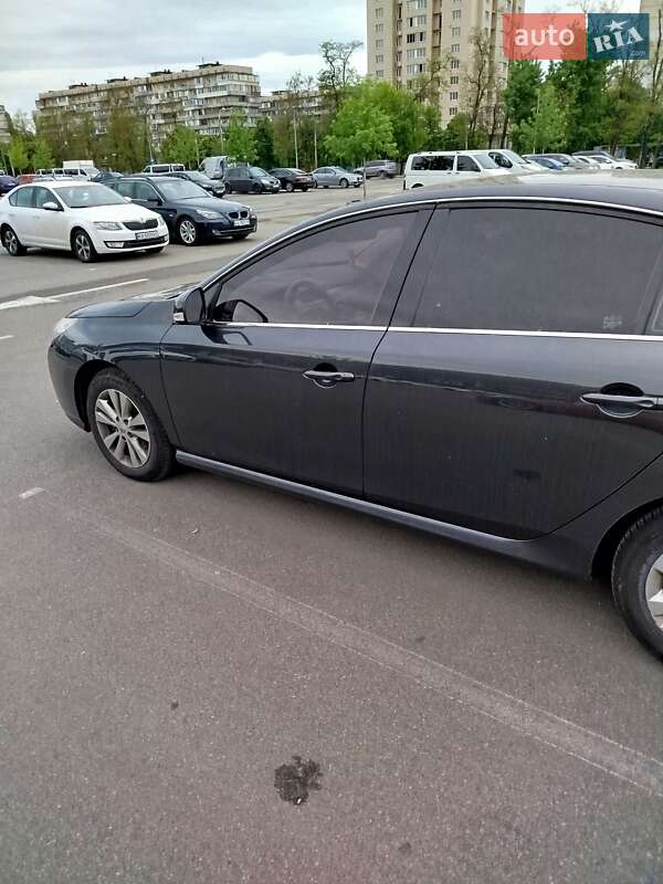 Renault Latitude 2012